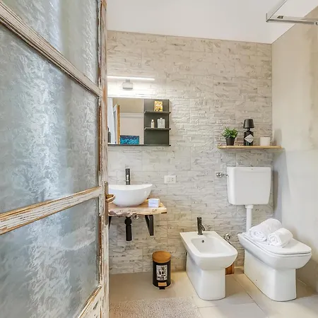 Dimora Della Rocca Private Garden, Wifi, Bbq & Parking - Happy * Angera