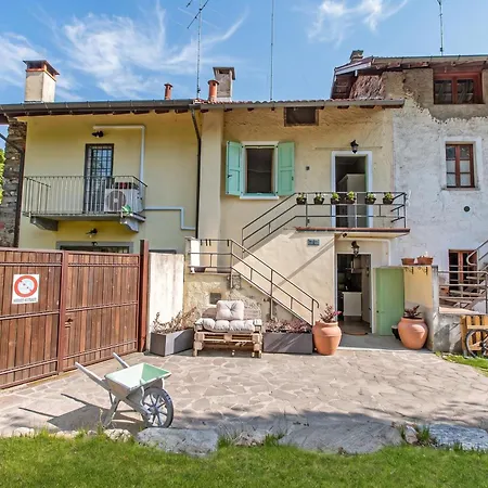 Apartment Dimora Della Rocca Private Garden, Wifi, Bbq & Parking - Happy