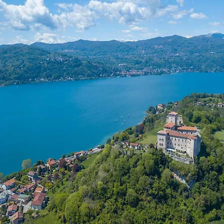 Apartment Dimora Della Rocca Private Garden, Wifi, Bbq & Parking - Happy *
